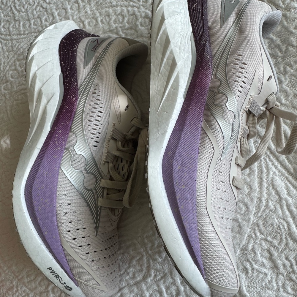 NEW Saucony Endorphin Speed 4 Women's Athletic Shoes in colors moon and Purple